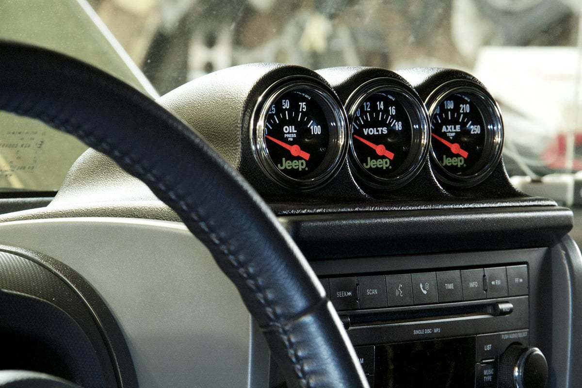 How to Install an Oil Pressure, Axle Temperature, Voltmeter, and Dash Pod  in a Jeep Wrangler JK - Autometer