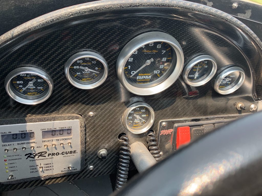 Autometer gauges with a K+R Pro-Cube