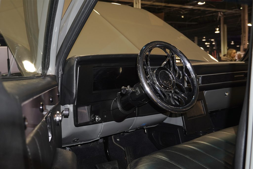 AutoMeter InVision Dash for Squarebody Chevy