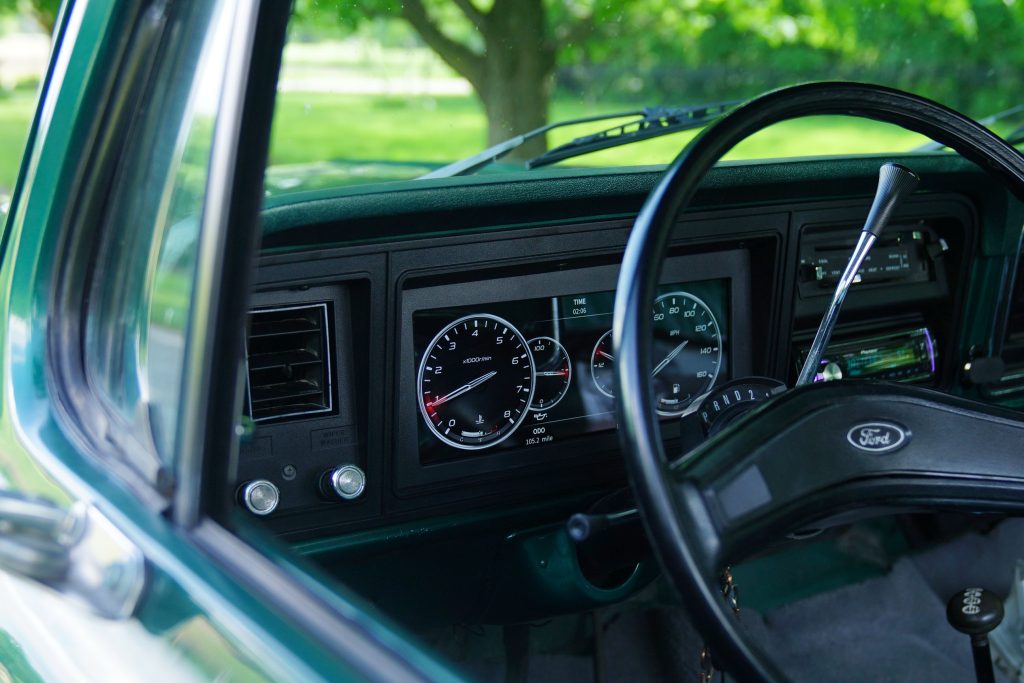 INVISION LCD DASH KIT, 73-79 FORD TRUCK, 78-79 FORD BRONCO, DIRECT FIT DIGITAL DASH